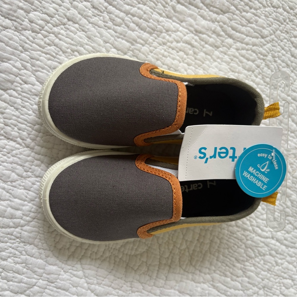 Kids size 7 slip on sneakers / boat shoes / loafers